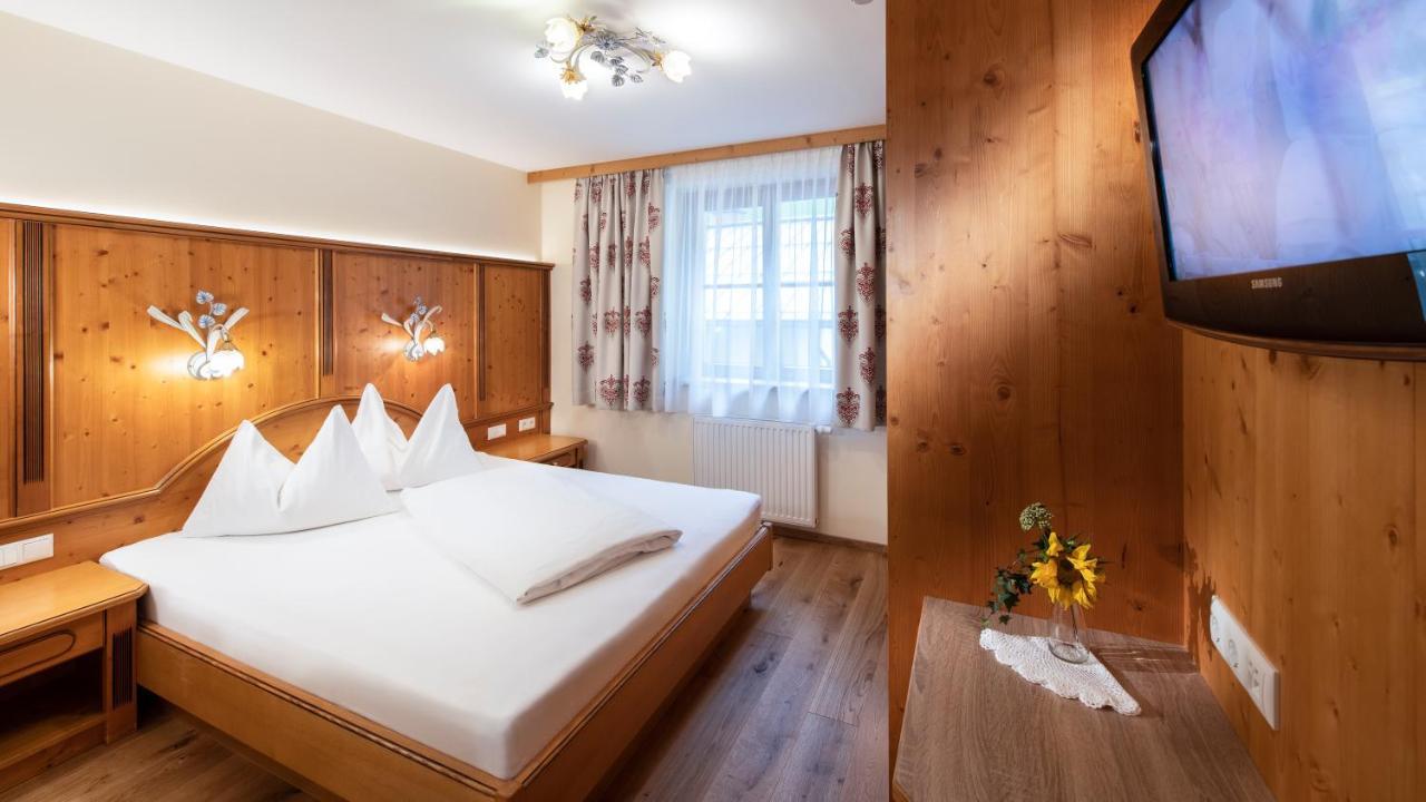 Hotel Seeblick Goldegg Exterior photo